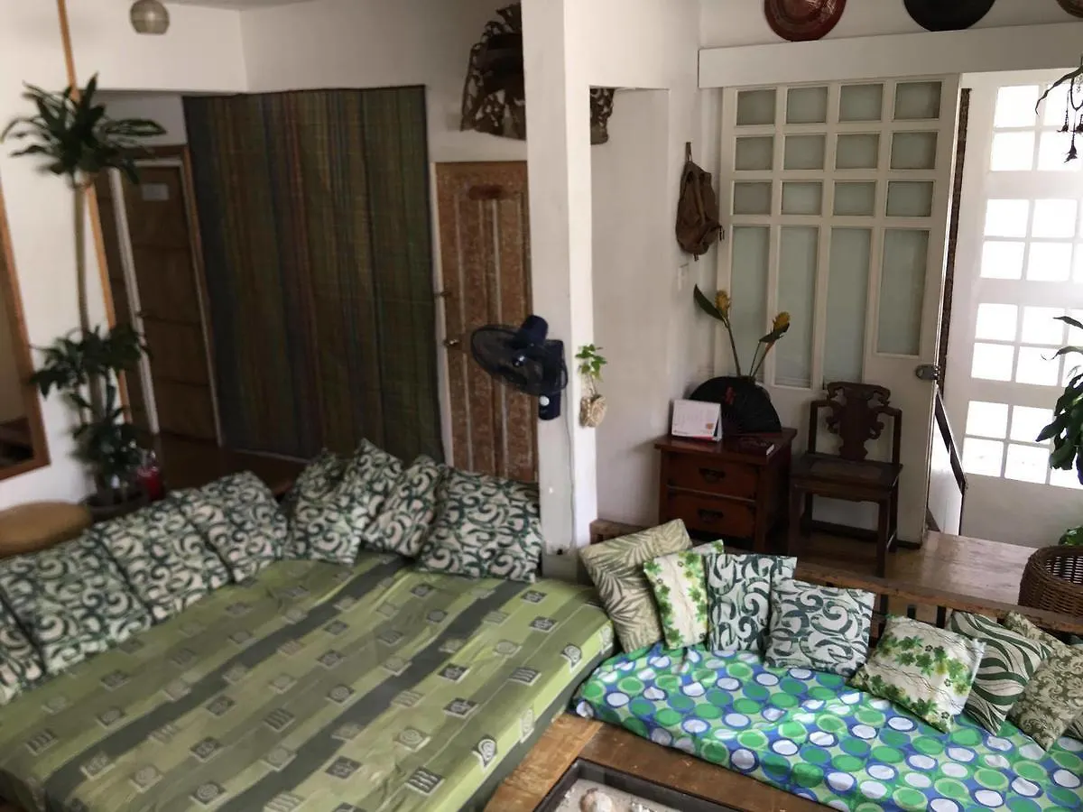 Humble Hut Hostel Manila