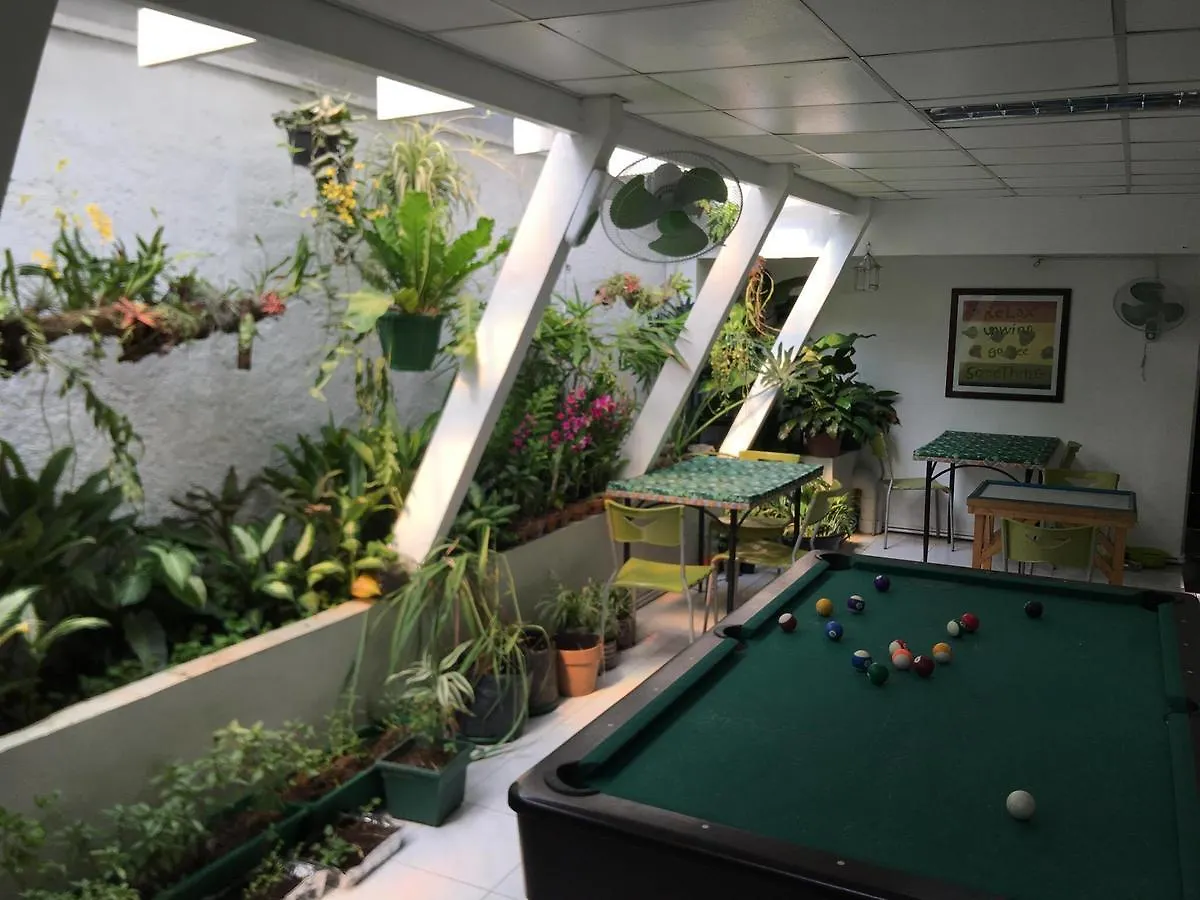 Humble Hut Hostel Manila 0*,
