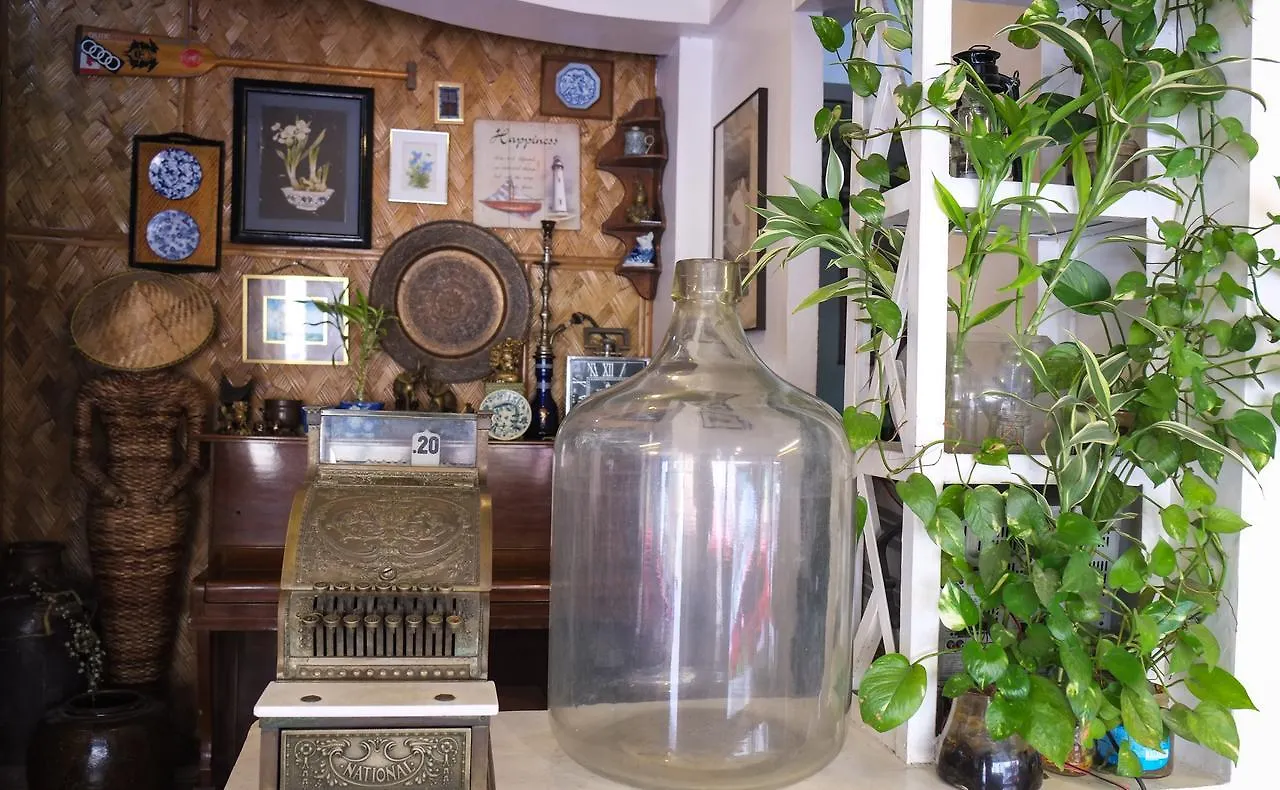 Humble Hut Hostel Manila